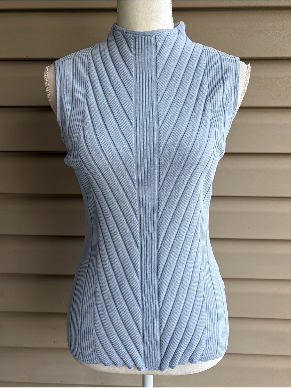 •Eva Mendes• Ice Blue Ribbed Mock Neck Sleeveless Sweater - Size Small - Picture 1 of 8